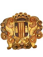 Imagen final de la restauración del escudo del ático del retablo